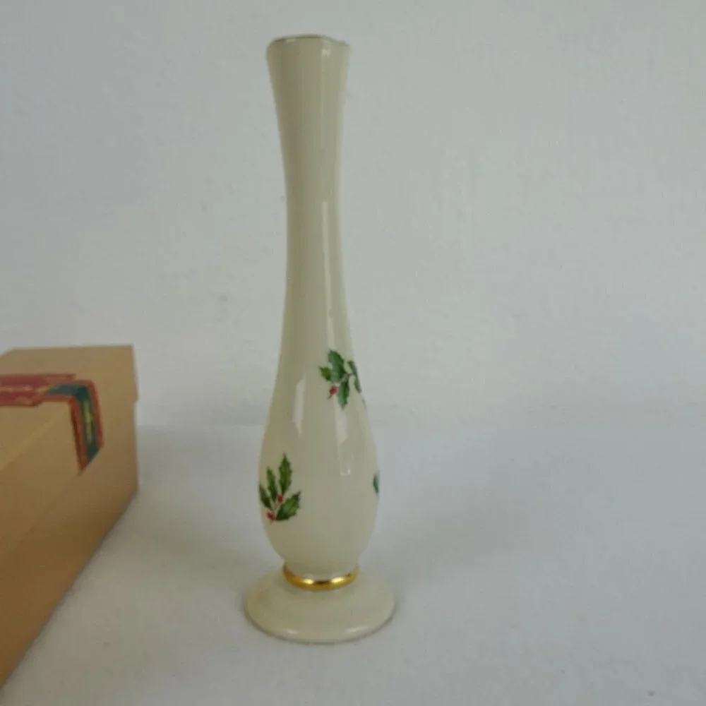 Lenox Holiday Christmas Holly Berry Bud Vase 7